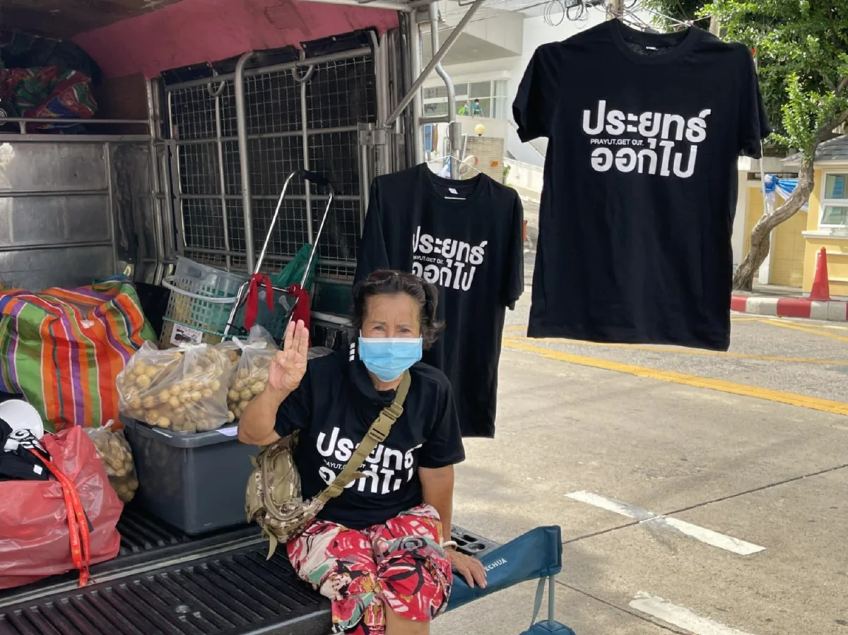 ทะลุฟ้าทยอยชุมนุมหน้ารัฐสภา เตรียมยื่นหนังสือประธาน