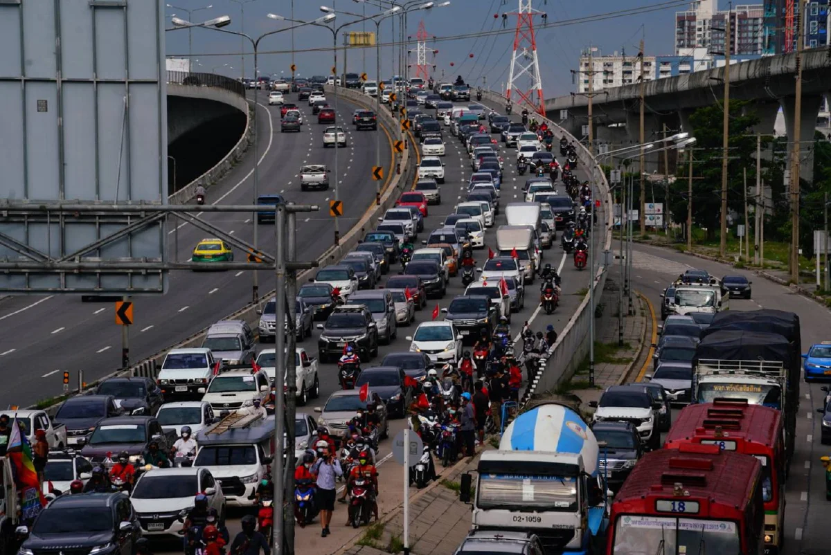 ภาพชุดขบวนคาร์ม็อบเคลื่อนจากแยกเกษตรไปปทุมธานี