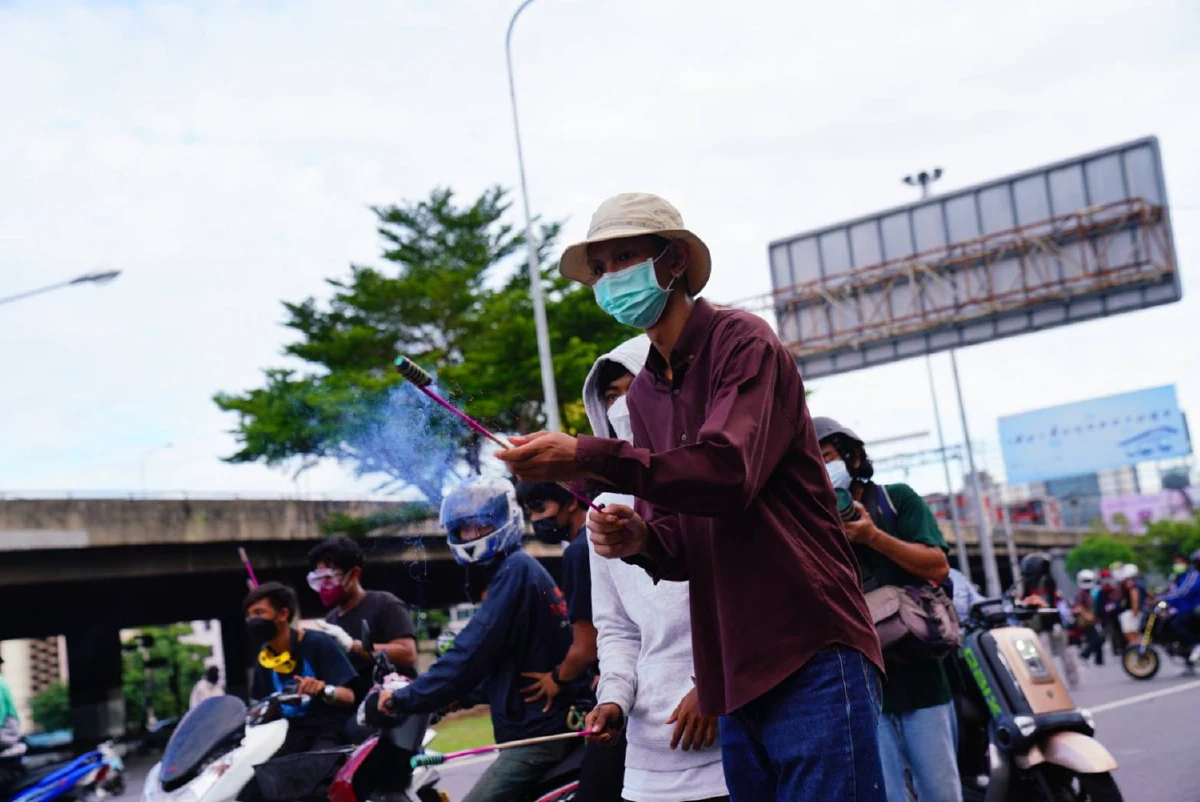 ภาพชุดดินแดงปะทะเดือด! ทะลุแก๊สvsเจ้าหน้าที่คฝ.