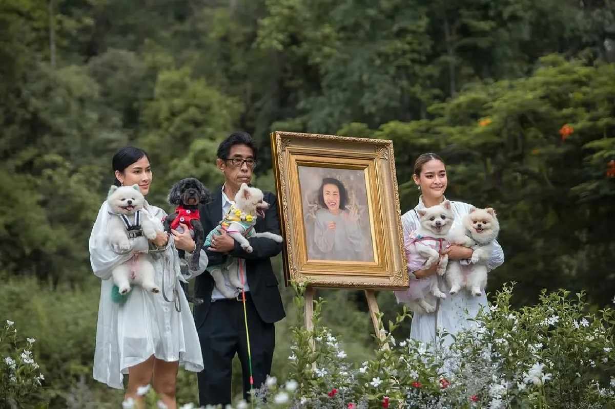 “ปุ๊กลุก” พาน้องหมาร่วมส่งคุณแม่ครั้งสุดท้าย ด้วยรอยยิ้มและความสุข