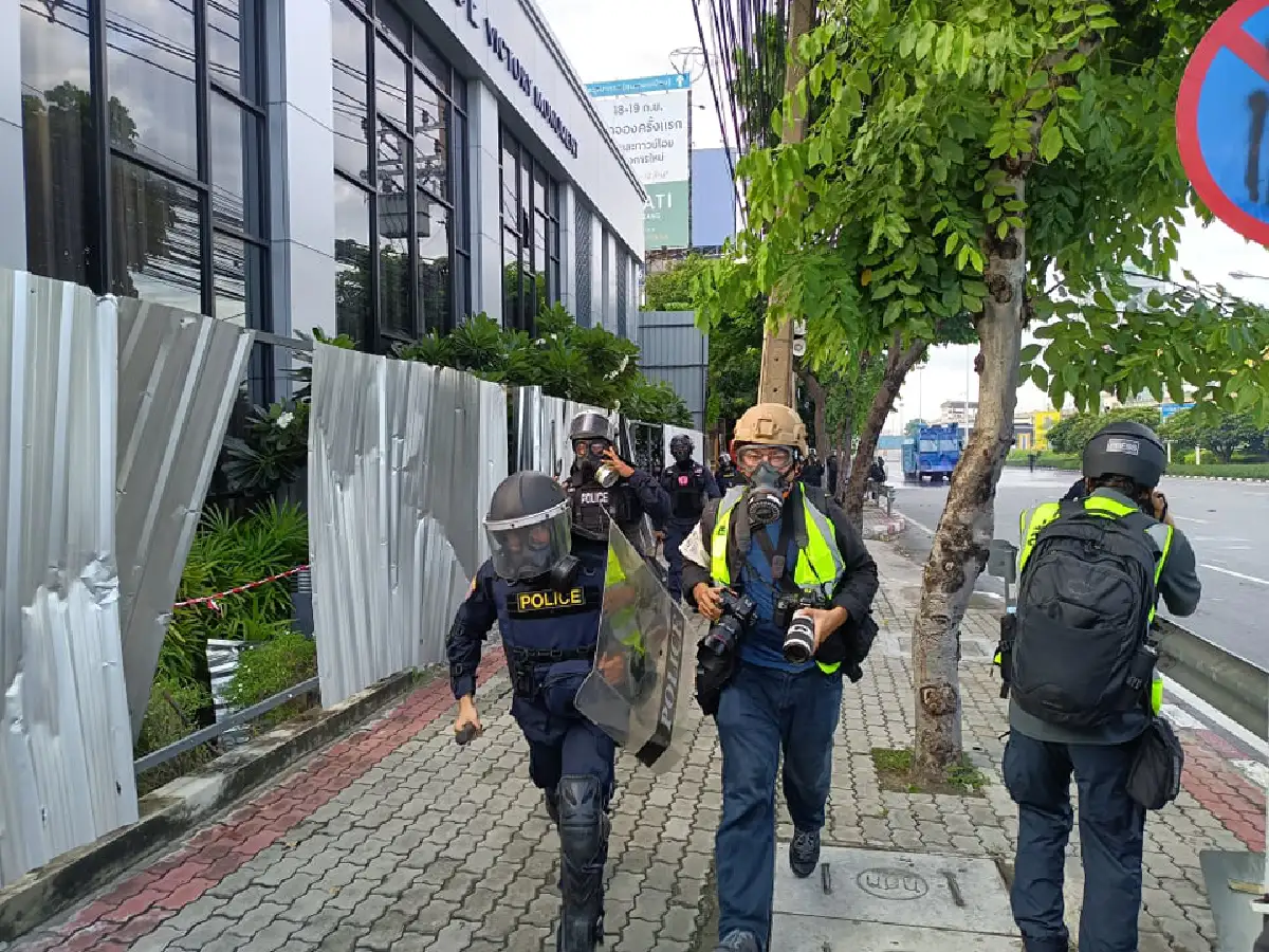 ดินแดงเดือด! ม็อบทะลุแก๊สปะทะจนท.คุมฝูงชน