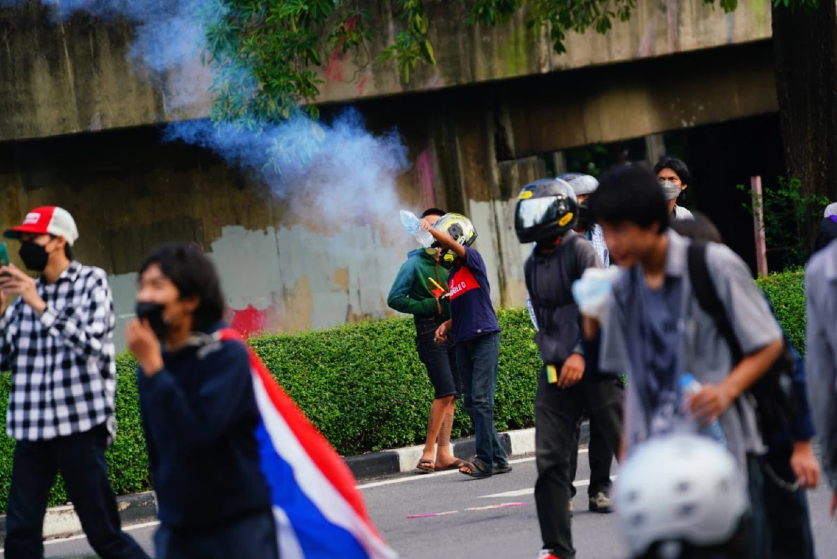 ภาพชุดดินแดงปะทะเดือด! ทะลุแก๊สvsเจ้าหน้าที่คฝ.