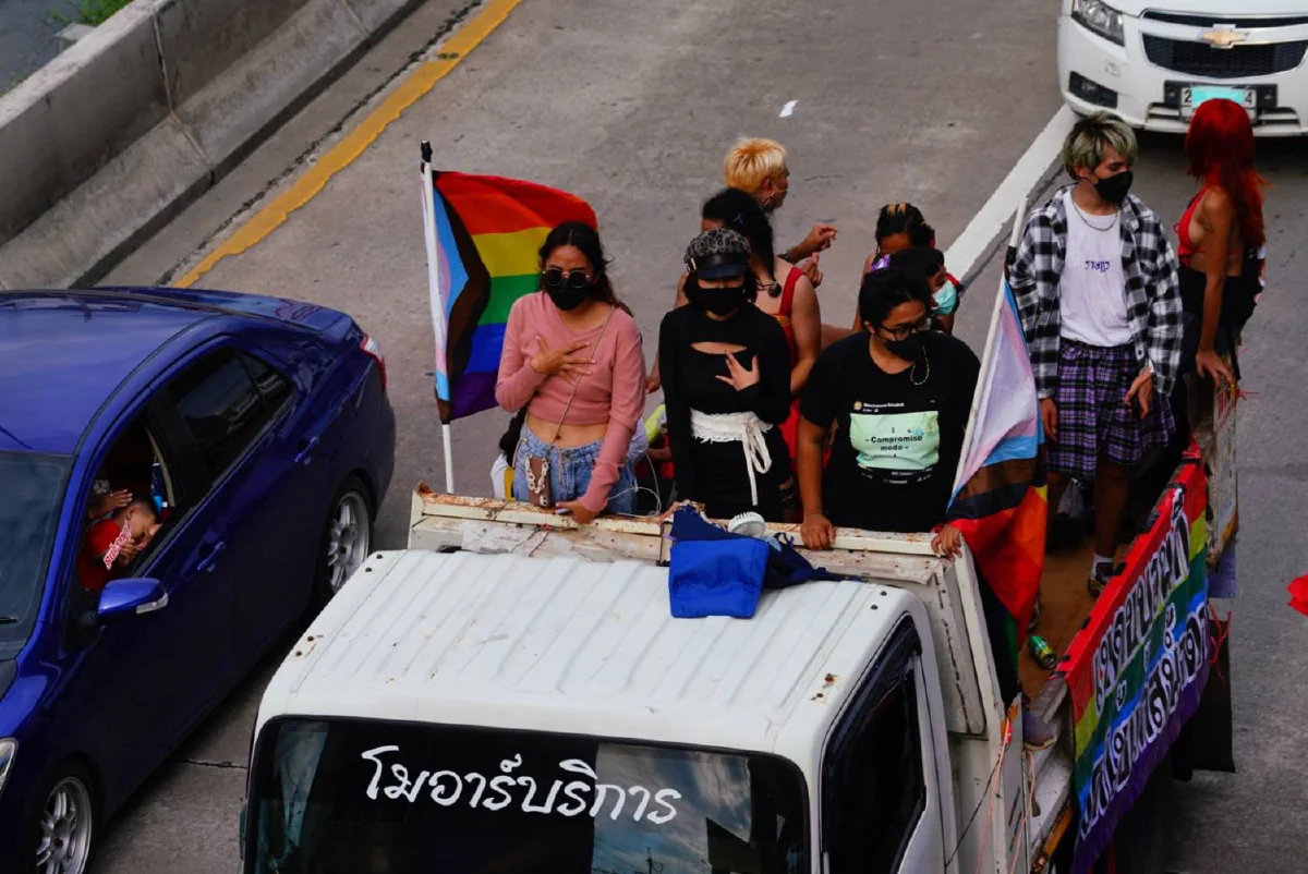 ภาพชุดขบวนคาร์ม็อบเคลื่อนจากแยกเกษตรไปปทุมธานี