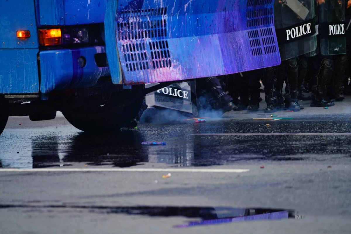 ภาพชุดดินแดงปะทะเดือด! ทะลุแก๊สvsเจ้าหน้าที่คฝ.