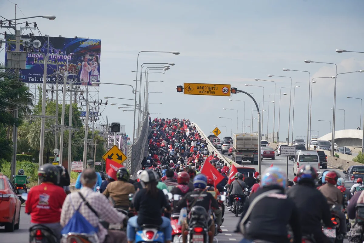 ภาพชุดขบวนคาร์ม็อบเคลื่อนจากแยกเกษตรไปปทุมธานี