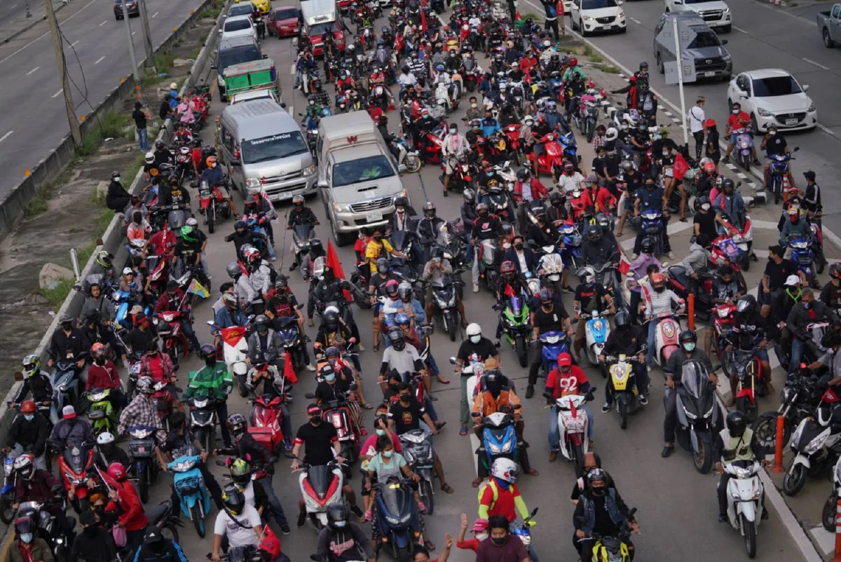 ภาพชุดขบวนคาร์ม็อบเคลื่อนจากแยกเกษตรไปปทุมธานี