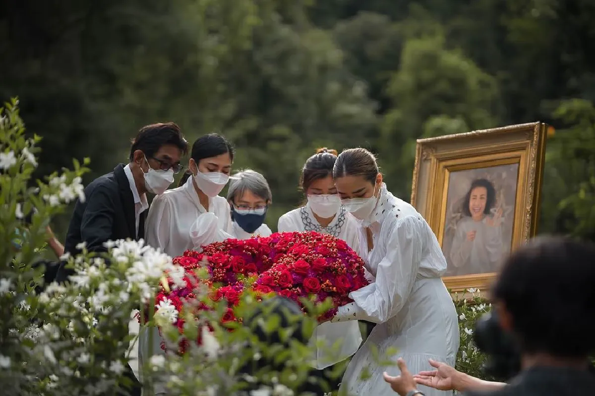 “ปุ๊กลุก” พาน้องหมาร่วมส่งคุณแม่ครั้งสุดท้าย ด้วยรอยยิ้มและความสุข