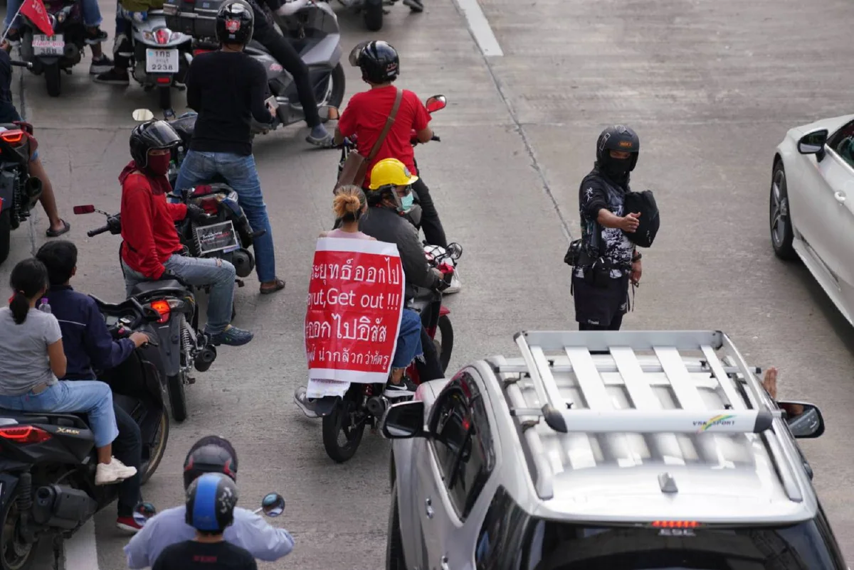 ภาพชุดขบวนคาร์ม็อบเคลื่อนจากแยกเกษตรไปปทุมธานี