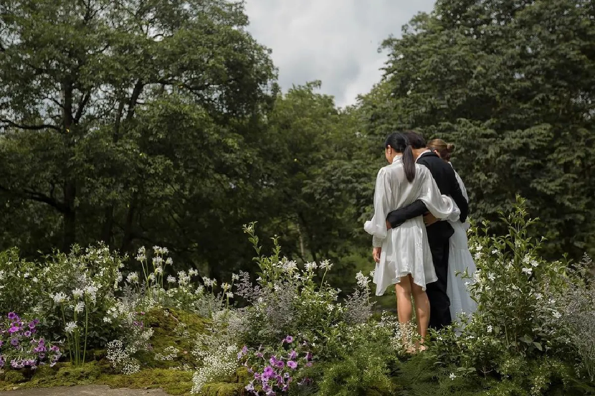 “ปุ๊กลุก” พาน้องหมาร่วมส่งคุณแม่ครั้งสุดท้าย ด้วยรอยยิ้มและความสุข