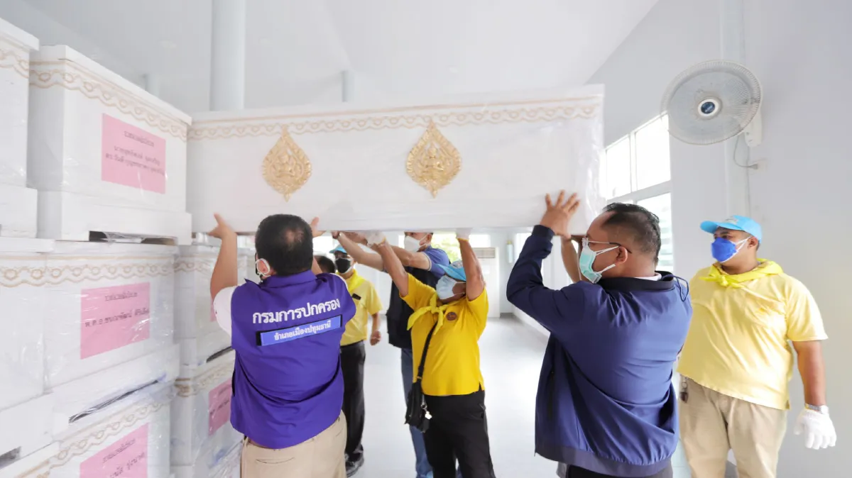 หลั่งไหลบริจาคโลงให้วัดชินวรารามฯช่วยผู้ยากไร้ติดเชื้อโควิดตาย