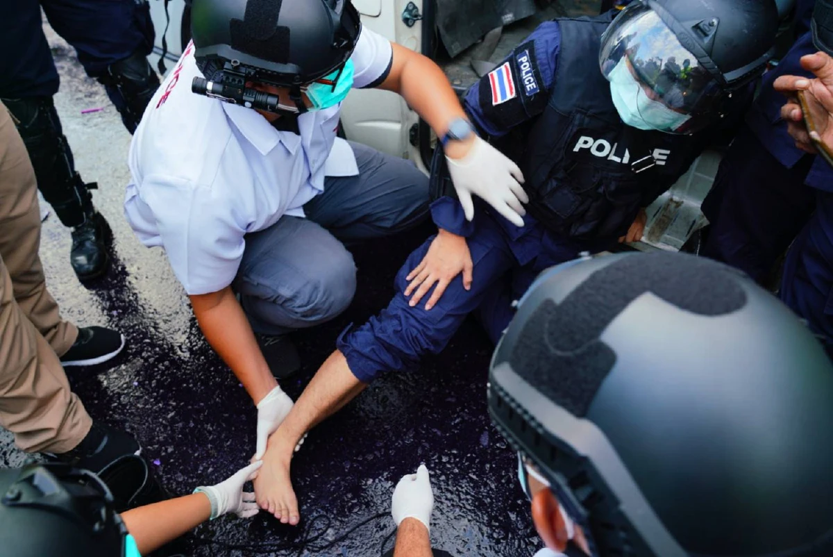 ภาพชุดดินแดงปะทะเดือด! ทะลุแก๊สvsเจ้าหน้าที่คฝ.