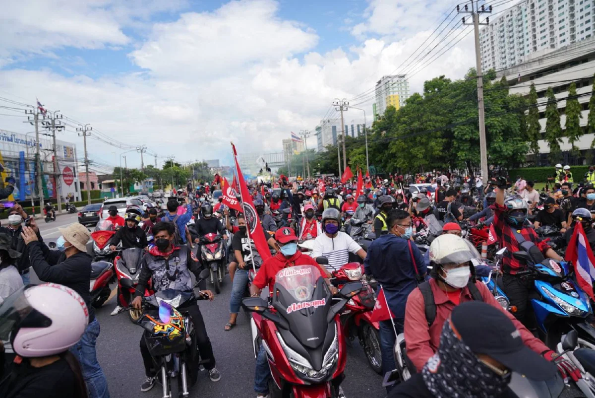 เคลื่อนขบวนแล้ว! "คาร์ม็อบ คอลเอาท์" มุ่งหน้าปลายทางปทุมธานี