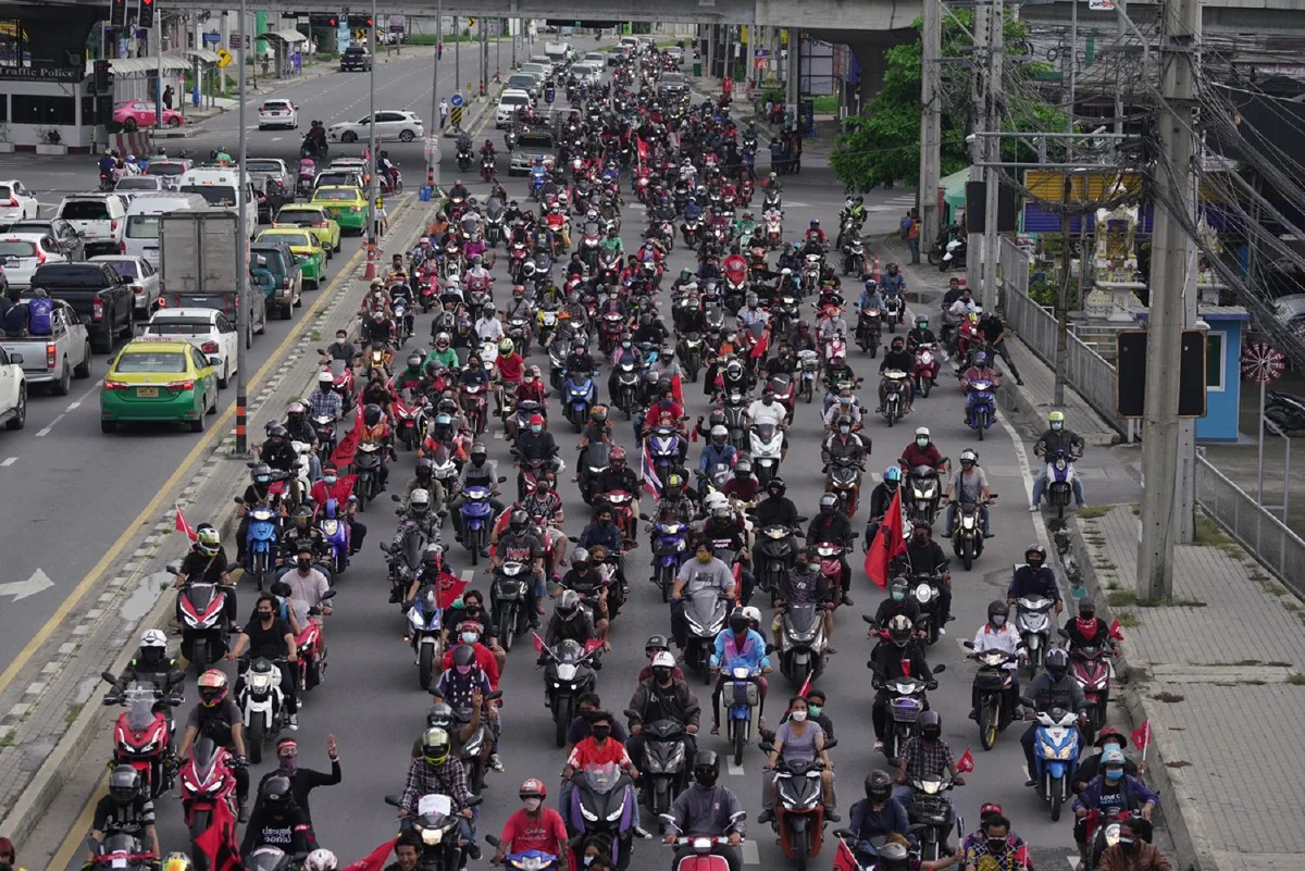 ภาพชุดขบวนคาร์ม็อบเคลื่อนจากแยกเกษตรไปปทุมธานี