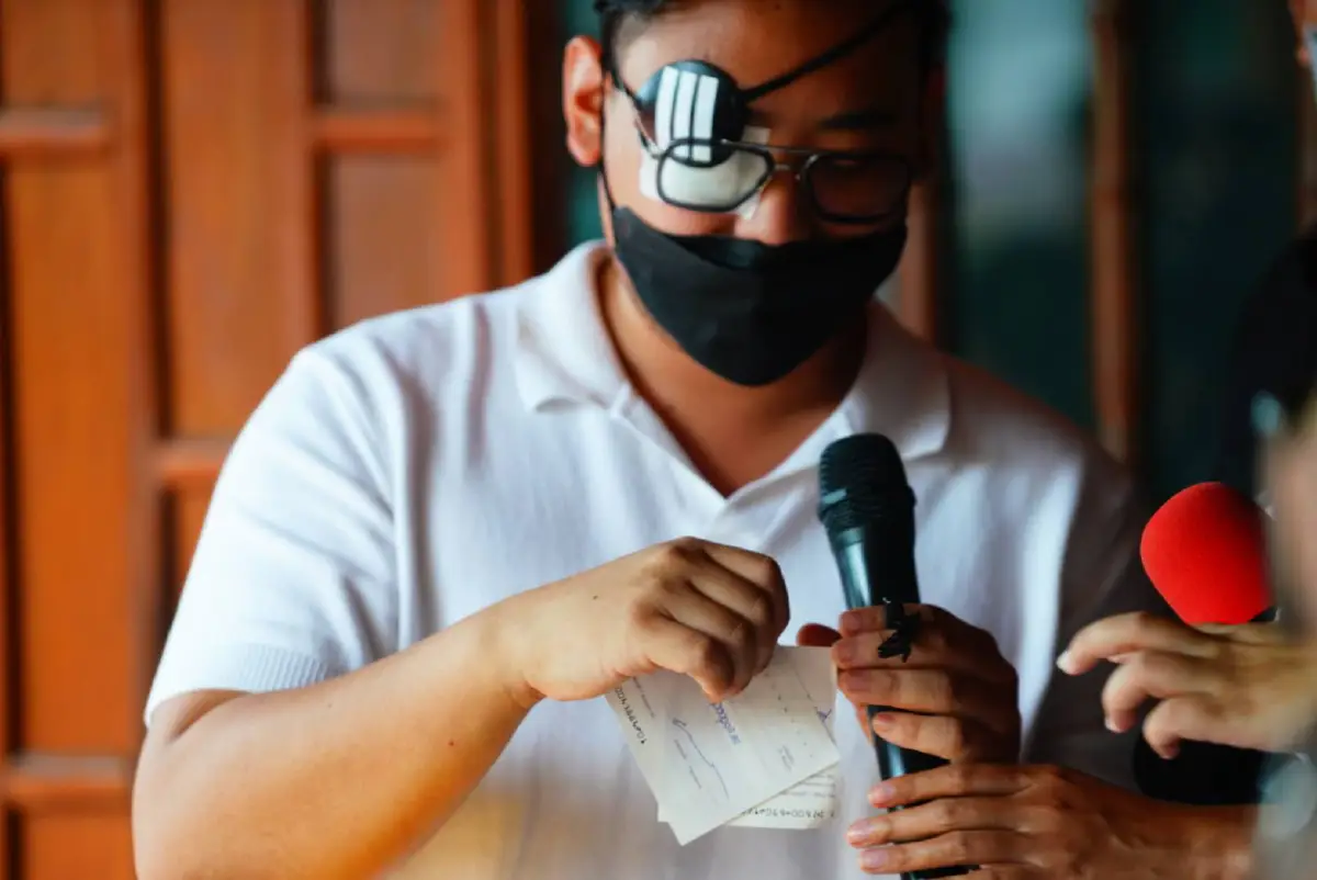 "ลูกนัท"ฉีกเช็ค10ล้านหลัง"สิระ"โมโหอัดไม่ใช่เพื่อนเล่น