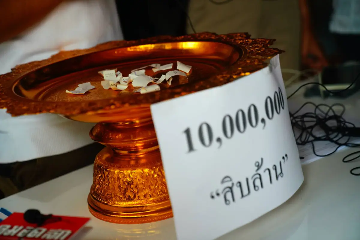 "ลูกนัท"ฉีกเช็ค10ล้านหลัง"สิระ"โมโหอัดไม่ใช่เพื่อนเล่น