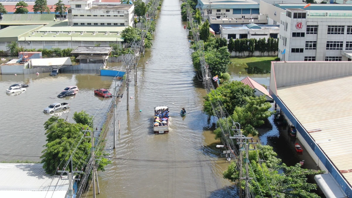 น้ำท่วมนิคมอุตสาหกรรมบางปูเริ่มลดใกล้กลับสู่ภาวะปกติ