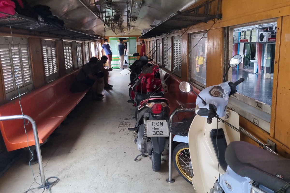 รถไฟขนส่งสินค้าถูกลอบบึ้มกลับมาวิ่งตามปกติแล้ว