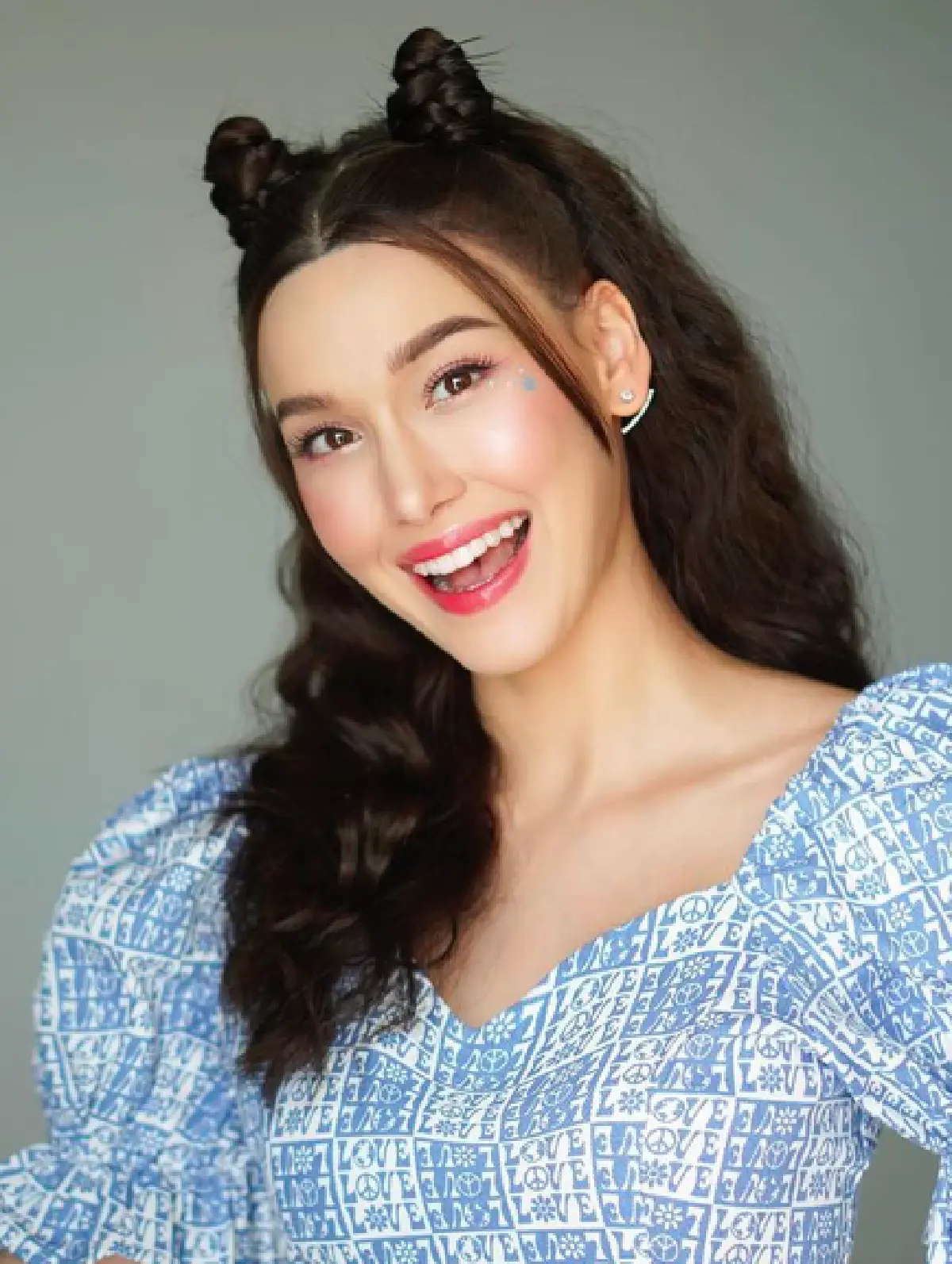 “แจ็คกี้ ชาเคอลีน” จัดเต็มแปลงโฉมเป็นแม่เสือสาวฉบับสายฝอ เซ็กซี่สุดๆ