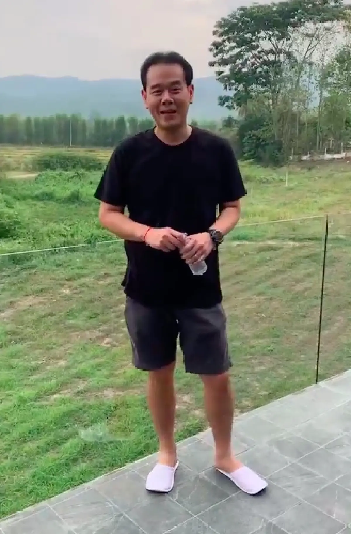 “เป็ก สัณณ์ชัย” พร้อมกลับไทยหลังฉีดวัคซีนครบ 5 เข็ม ปรึกษาเครียดหาวิธีกลับกทม. สุดพีค 