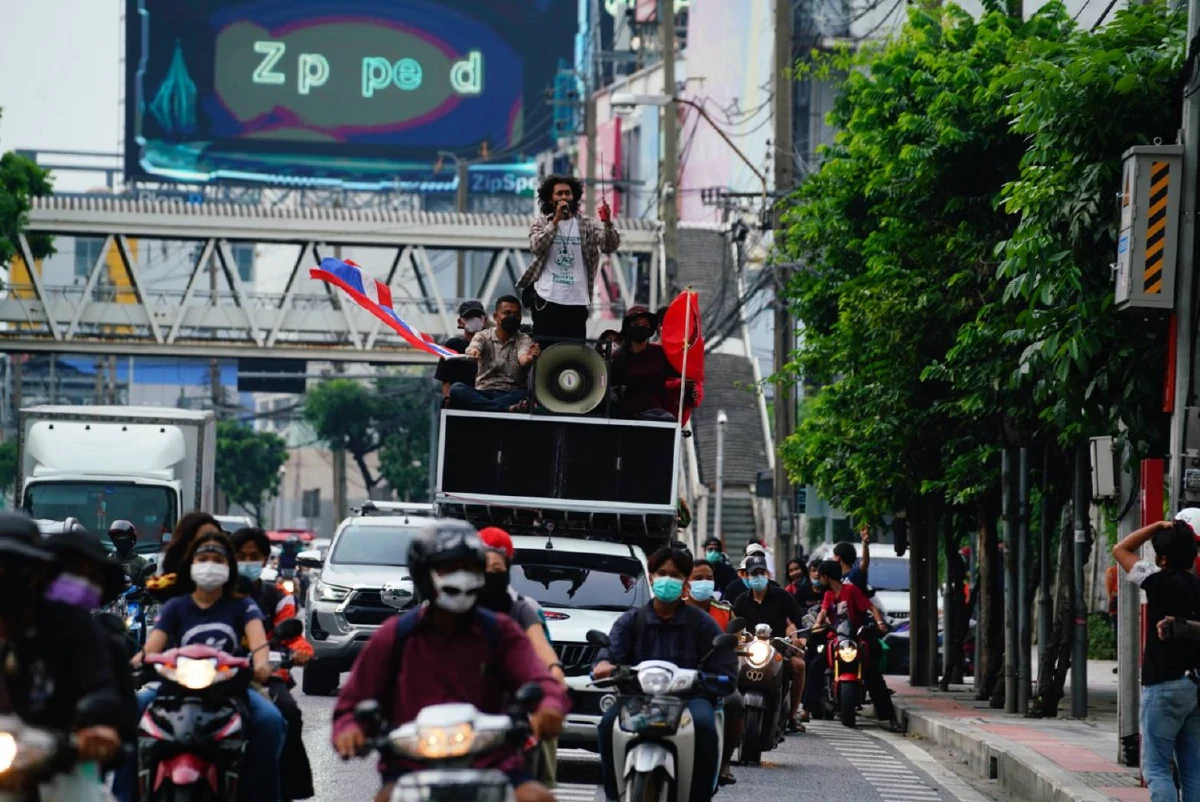 กลุ่มราษฎรตาลีบันสาดสีหน้าพรรคพลังประชารัฐ