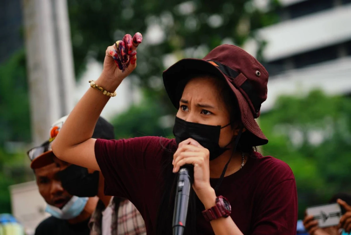 กลุ่มราษฎรตาลีบันสาดสีหน้าพรรคพลังประชารัฐ