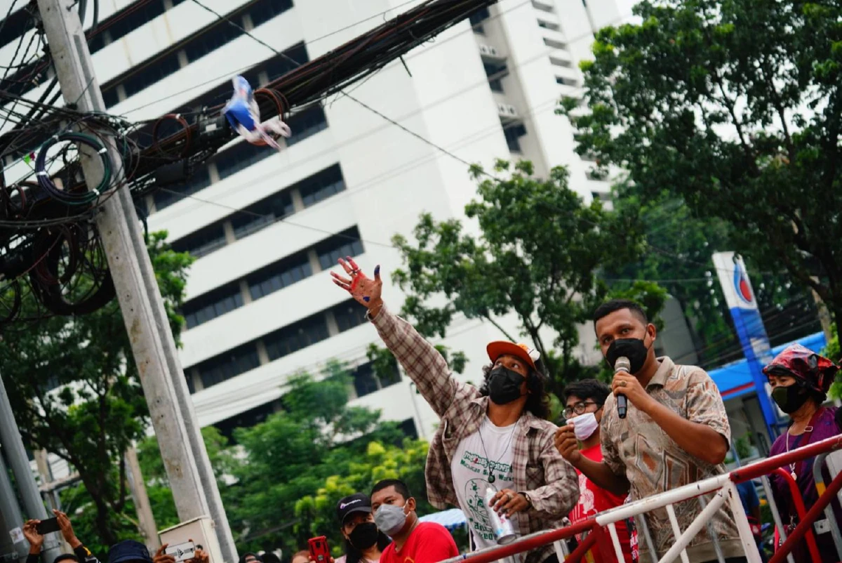 กลุ่มราษฎรตาลีบันสาดสีหน้าพรรคพลังประชารัฐ