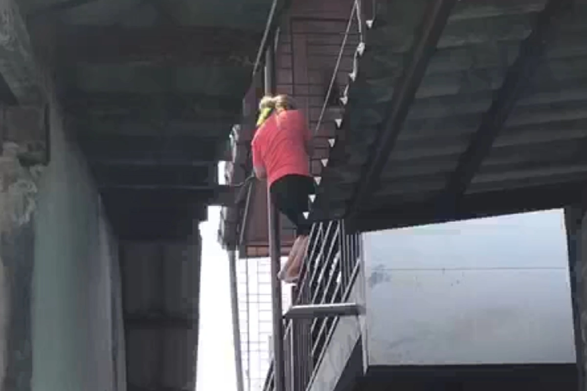 ตำรวจบุกจับไพ่แคงรวบ10นักพนันฝืนคำสั่งคุมโควิด