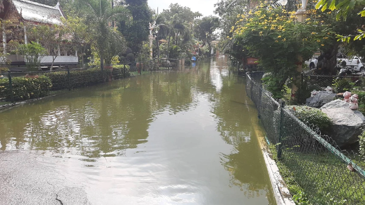 ฝนเทสมุทรปราการ วัดกิ่งแก้วอ่วมน้ำท่วมโบสถ์-วิหารสูงกว่า 1เมตร