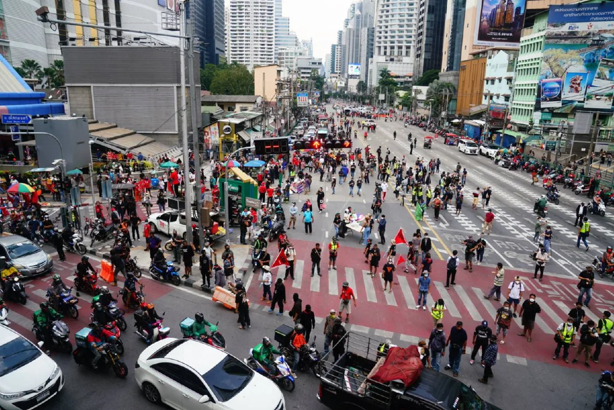 ม็อบประกาศใช้อโศกเป็นป้อมค่ายไล่ประยุทธ์ทุกวัน