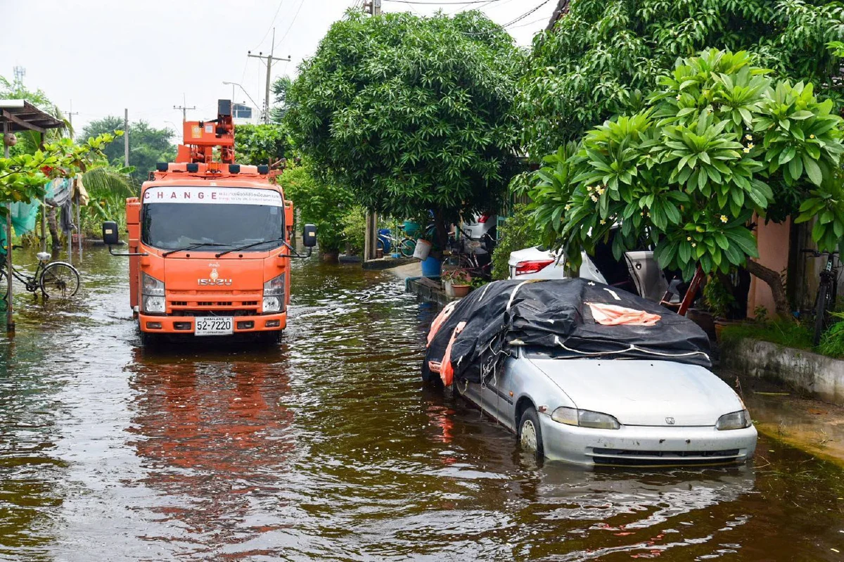 MEA ลงพื้นที่ช่วยเหลือประชาชนสมุทรปราการและนิคมอุสาหกรรมบางปู ตรวจสอบระบบไฟฟ้าเพื่อความปลอดภัยจากเหตุน้ำท่วม