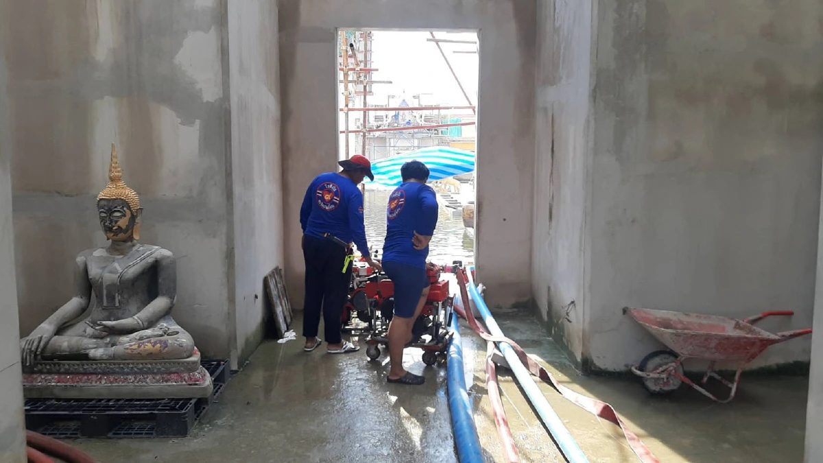 ฝนเทสมุทรปราการ วัดกิ่งแก้วอ่วมน้ำท่วมโบสถ์-วิหารสูงกว่า 1เมตร