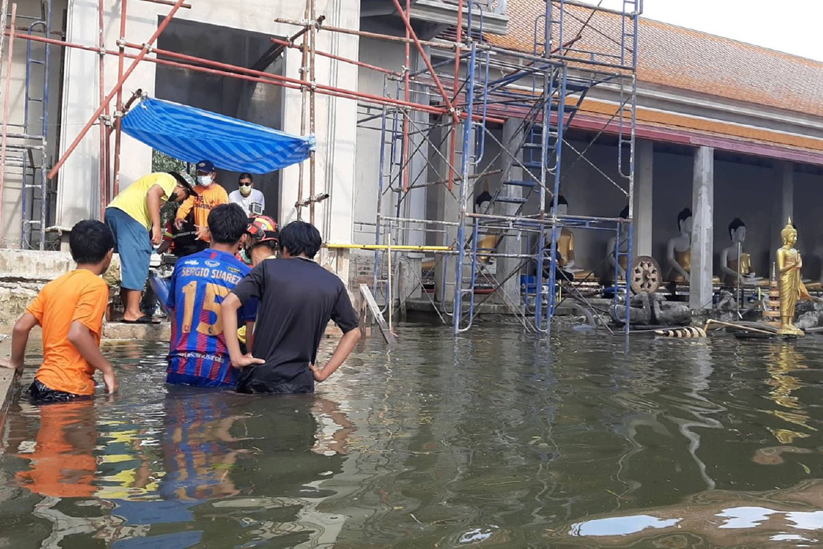 ฝนเทสมุทรปราการ วัดกิ่งแก้วอ่วมน้ำท่วมโบสถ์-วิหารสูงกว่า 1เมตร