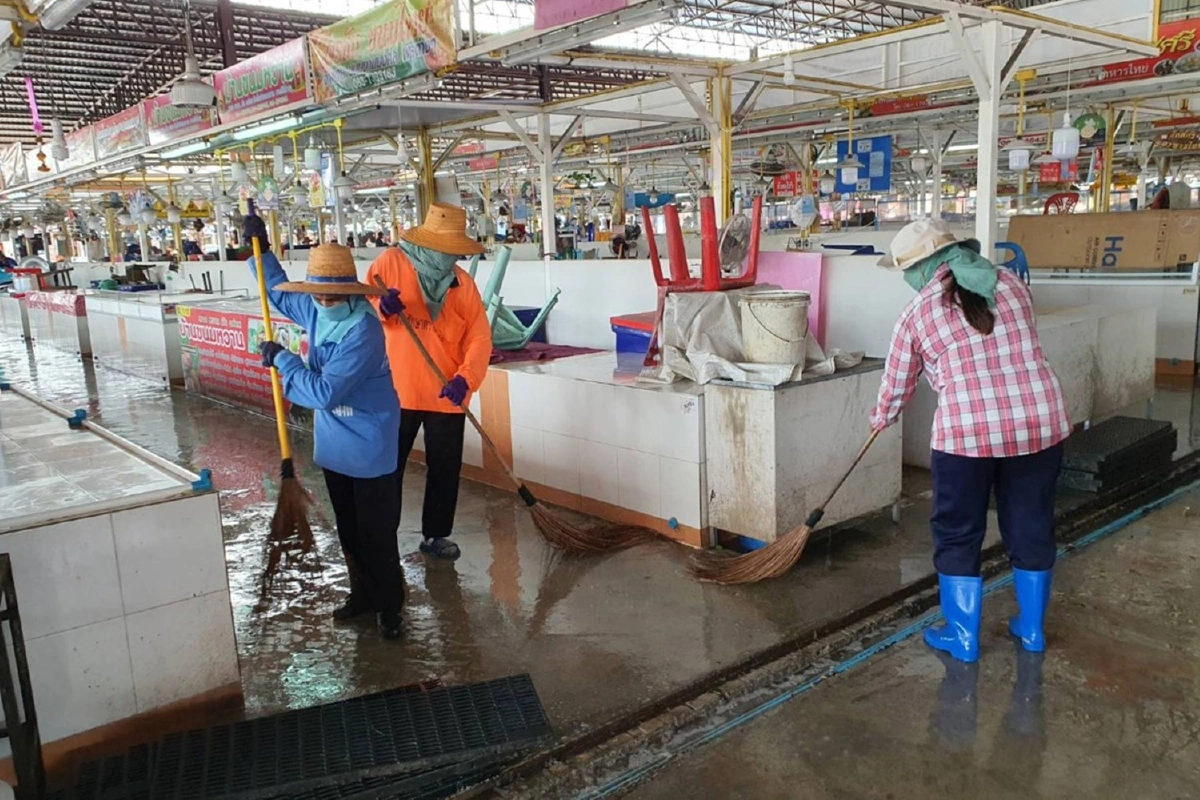 เทศบาลเมืองบุรีรัมย์ ปิดตลาดค้าปลีกพบคลัสเตอร์ โควิดแม่ค้าปลาทูนึ่ง