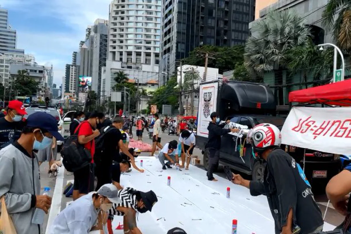 ม็อบอโศกตั้งเวทีปราศรัย "ทะลุฟ้า"จัดเขียนรธน.ฉบับประชาชน