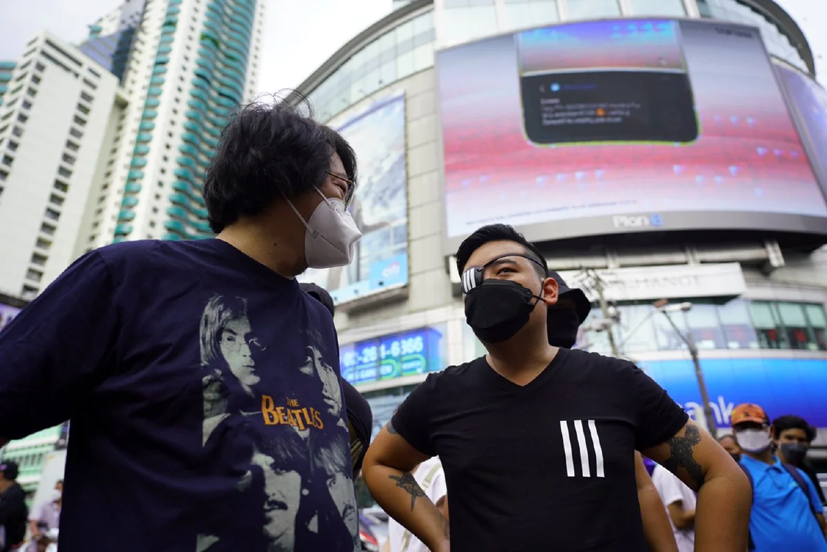 ม็อบอโศกปราศรัยกลางฝน "บก.ลายจุด"ถอดเสื้อไล่ประยุทธ์