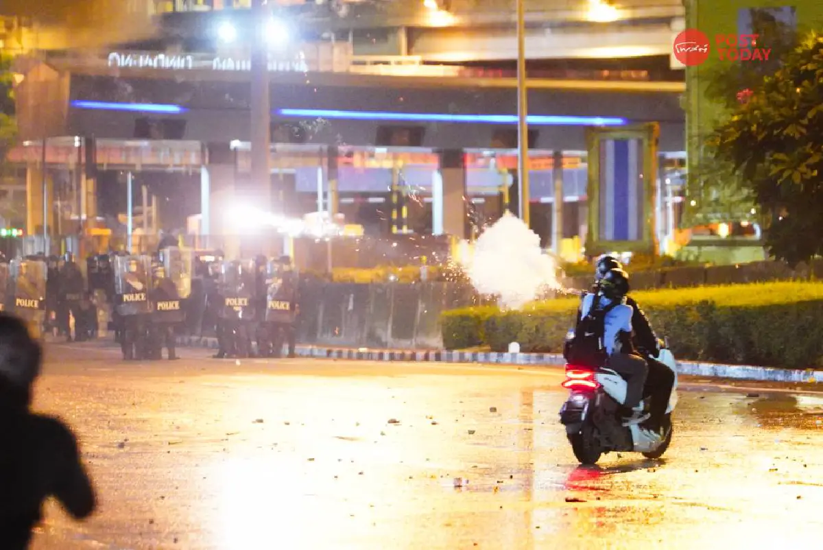 ตร.พบม็อบก่อเหตุวุ่นวายแฝงตัวเป็นผู้อาศัยในแฟลตดินแดง-บุคลากรการแพทย์