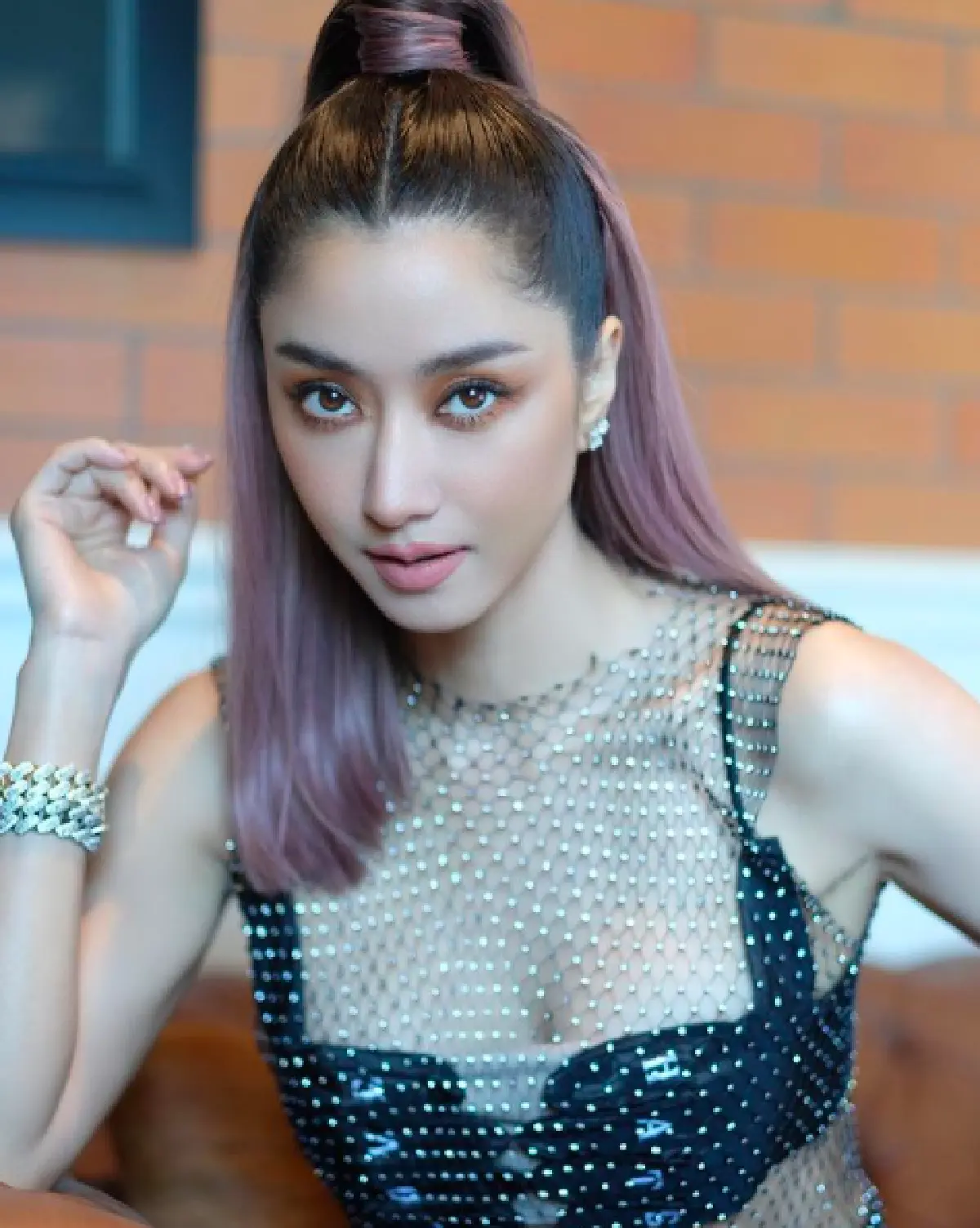 ทำเวทีลุกเป็นไฟ! “ไอซ์ อภิษฎา” คัมแบ็ก The Rapper 2021 แซ่บมากที่สุด