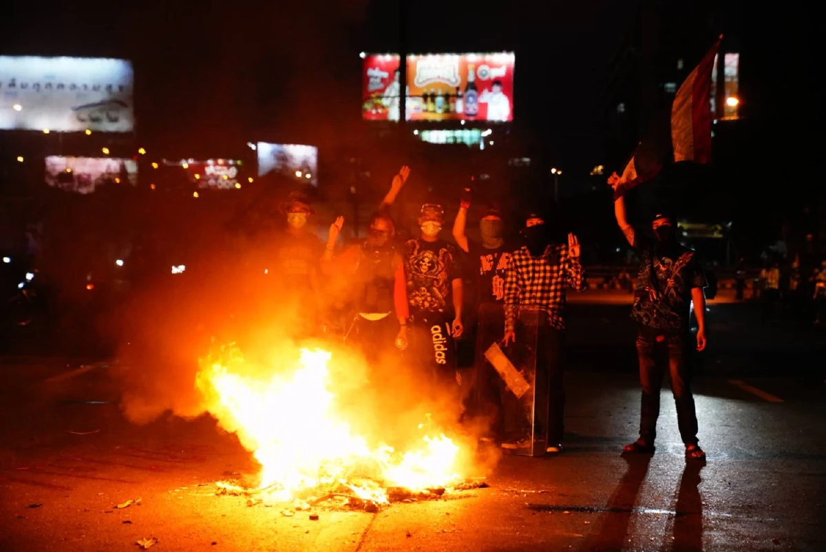 จับม็อบป่วนดินแดง18ราย ขว้างปาสิ่งของใส่สถานที่ราชการ-รพ. วางเพลิง