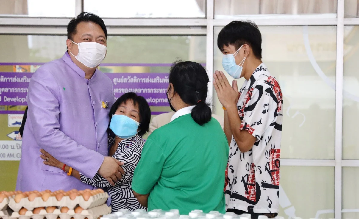 ‘ลุงป้อม’ห่วงใยชาวแฟลตดินแดง สั่ง‘รมว.เฮ้ง’