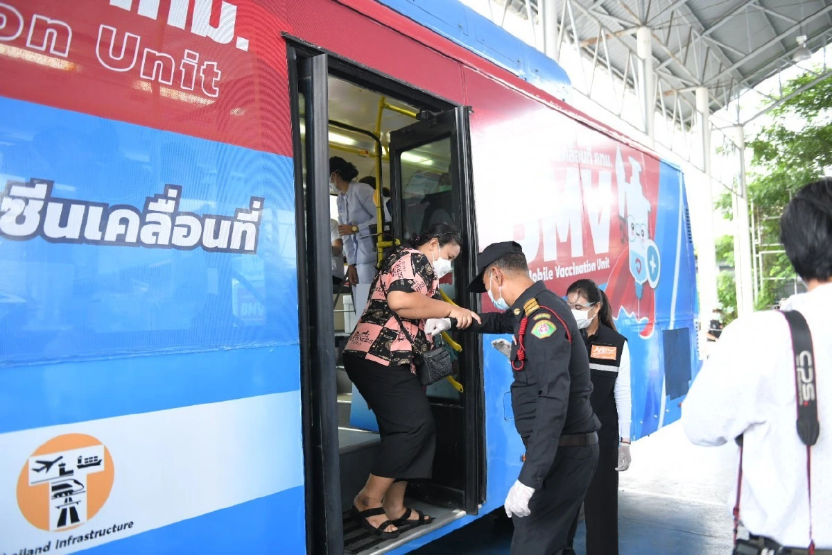 กทม.เปิดตัวรถฉีดวัคซีนโควิดเคลื่อนที่มีศักยภาพเต็มร้อย