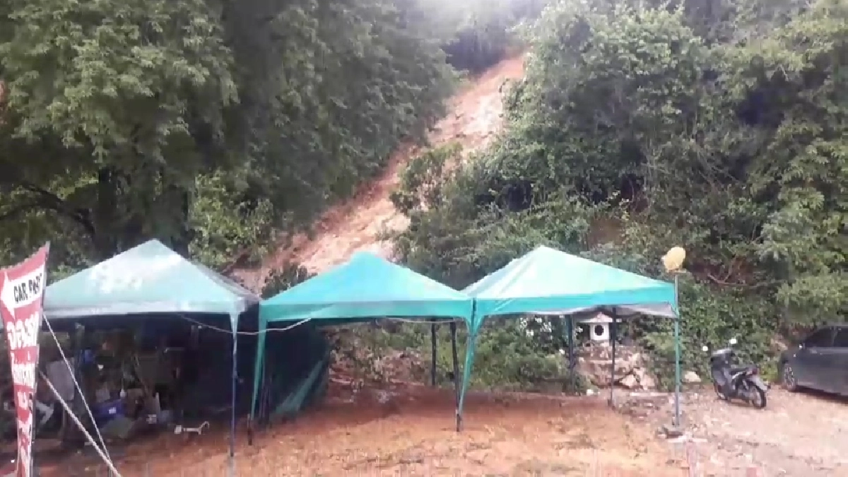 ฝนกระหน่ำพัทยาดินสไลด์เชิงเขาทัพพระยาไหลทับรถเสียหาย