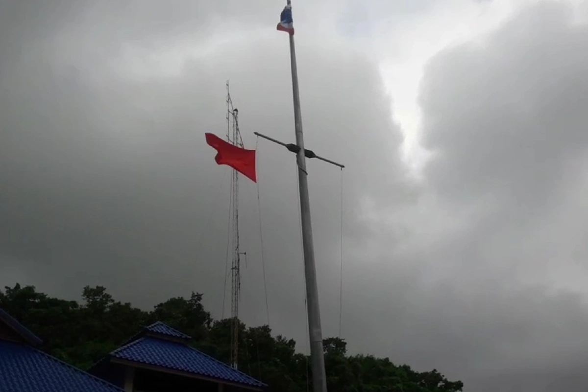 ฝนกระหน่ำพัทยาดินสไลด์เชิงเขาทัพพระยาไหลทับรถเสียหาย