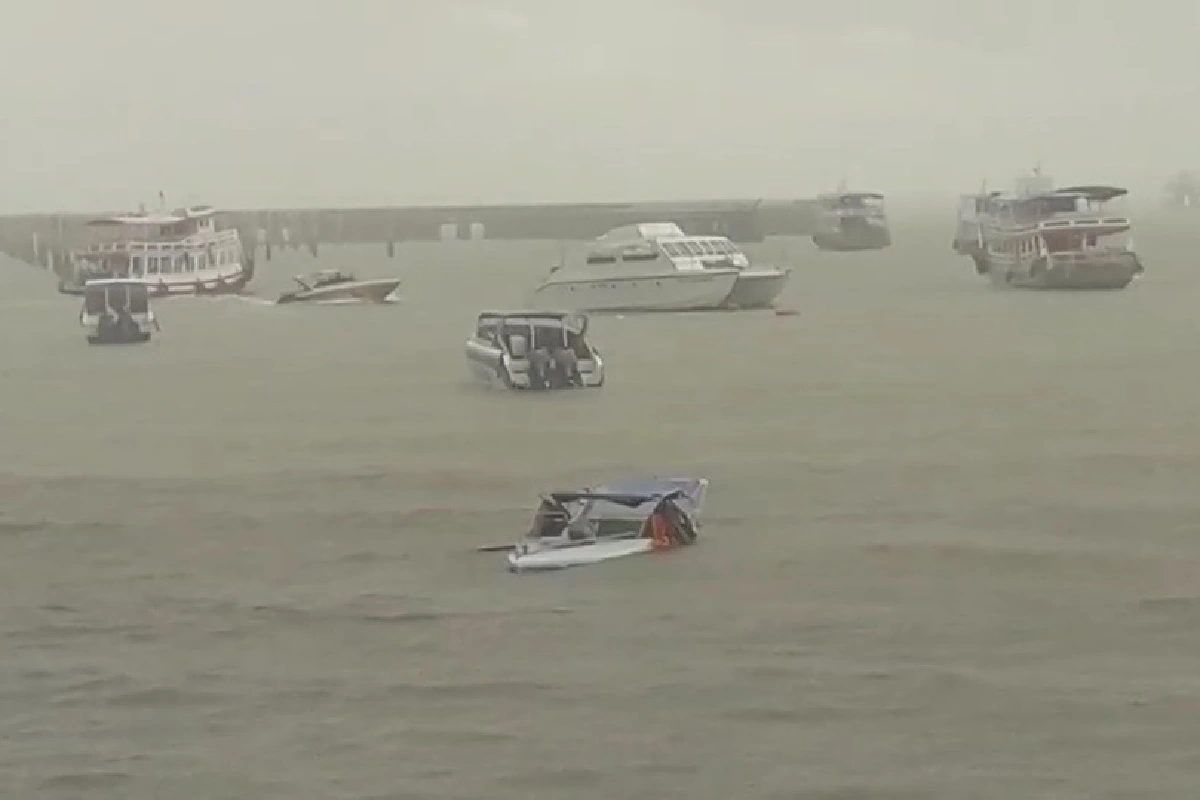 ฝนกระหน่ำพัทยาดินสไลด์เชิงเขาทัพพระยาไหลทับรถเสียหาย