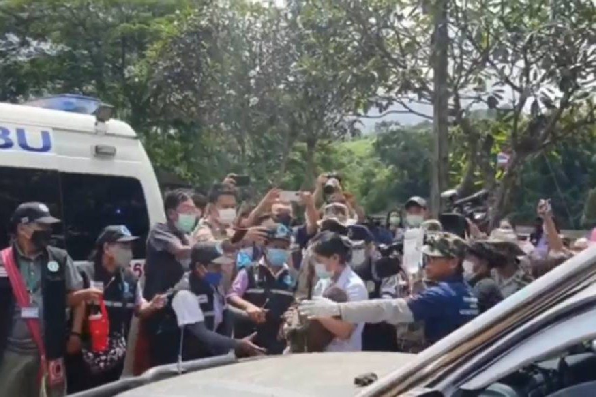ตร.เร่งสอบสวนสรุปสาเหตุผู้ต้องหาอุ้มน้องจีน่าไปไว้ในป่า ตร.เร่งสอบสวนสรุปสาเหตุผู้ต้องหาอุ้มน้องจีน่าไปไว้ในป่า