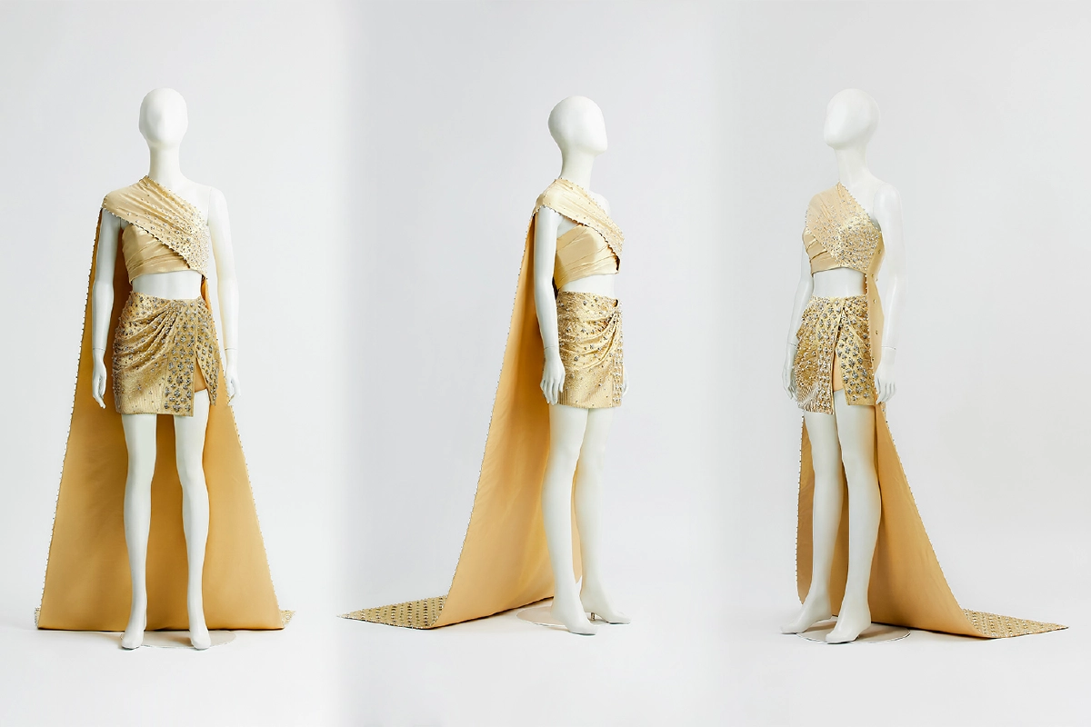  “ลิซ่า BLACKPINK” สวมชุดไทยแบรนด์ดังจากผ้าไหมลำพูน ในเอ็มวีโซโล่เพลงแรก