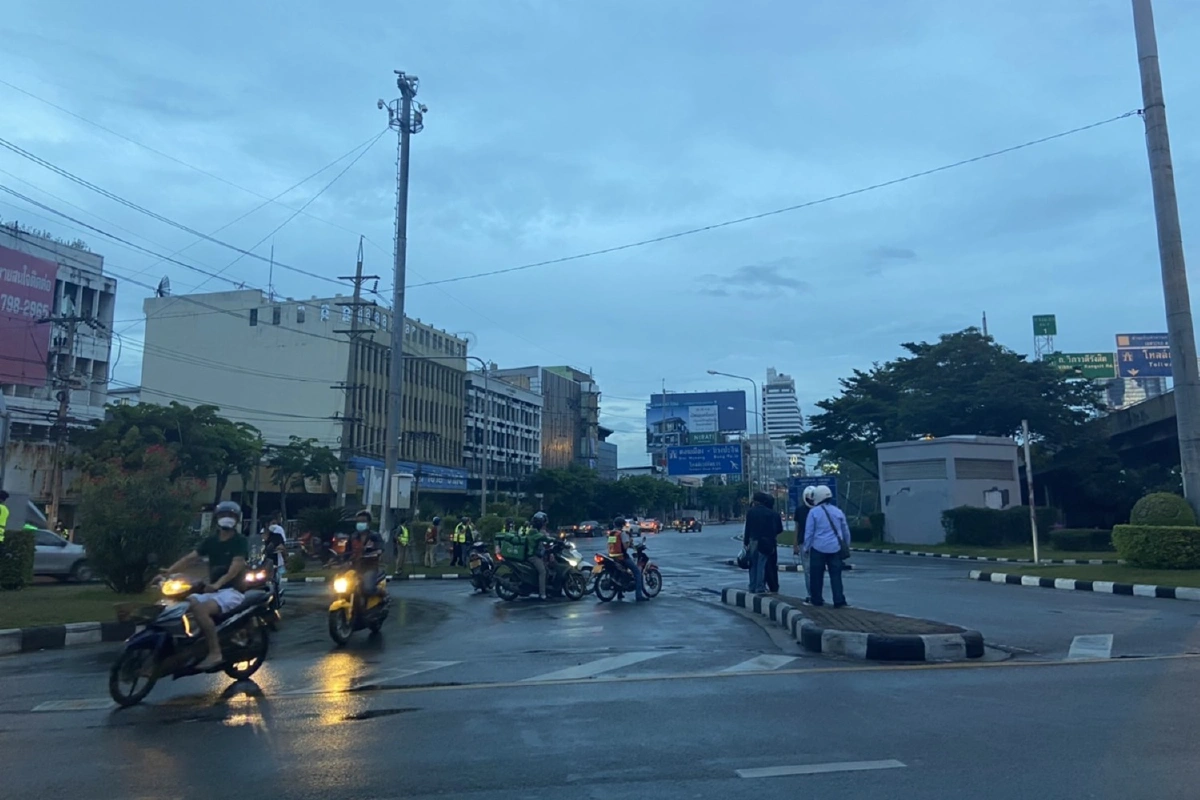 กลุ่มทะลุแก๊สทำลายกล้องวงจรปิดสามเหลี่ยมดินแดง