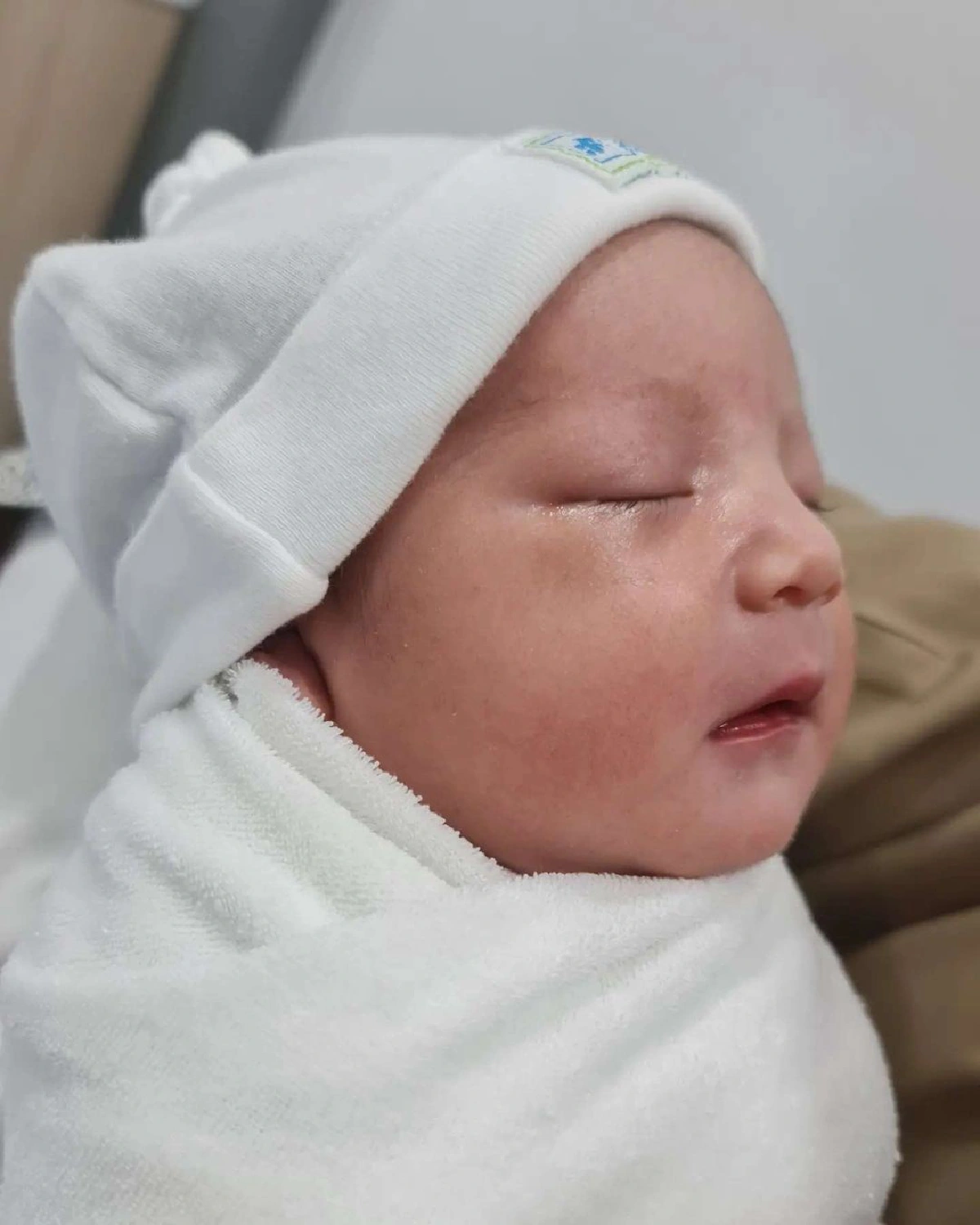 “วินัย ไกรบุตร” ยิ้มร่าภรรยาคลอดลูกคนที่ 3 แล้ว แข็งแรงทั้งแม่และลูก