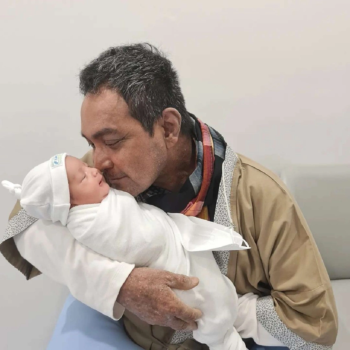 “วินัย ไกรบุตร” ยิ้มร่าภรรยาคลอดลูกคนที่ 3 แล้ว แข็งแรงทั้งแม่และลูก