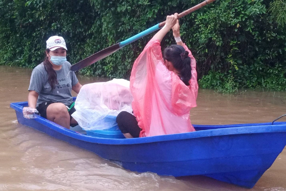 กบินทร์บุรีอ่วมน้ำท่วมตลาด100ปีต้องใช้เรือสัญจร