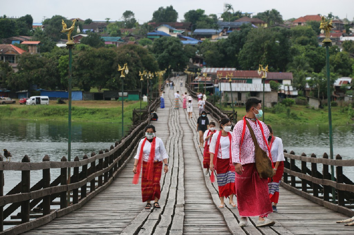 ผู้ประกอบการสะพานมอญเมืองกาญจน์ปัดฝุ่นรับนักท่องเที่ยว ผู้ประกอบการสะพานมอญเมืองกาญจน์ปัดฝุ่นรับนักท่องเที่ยว